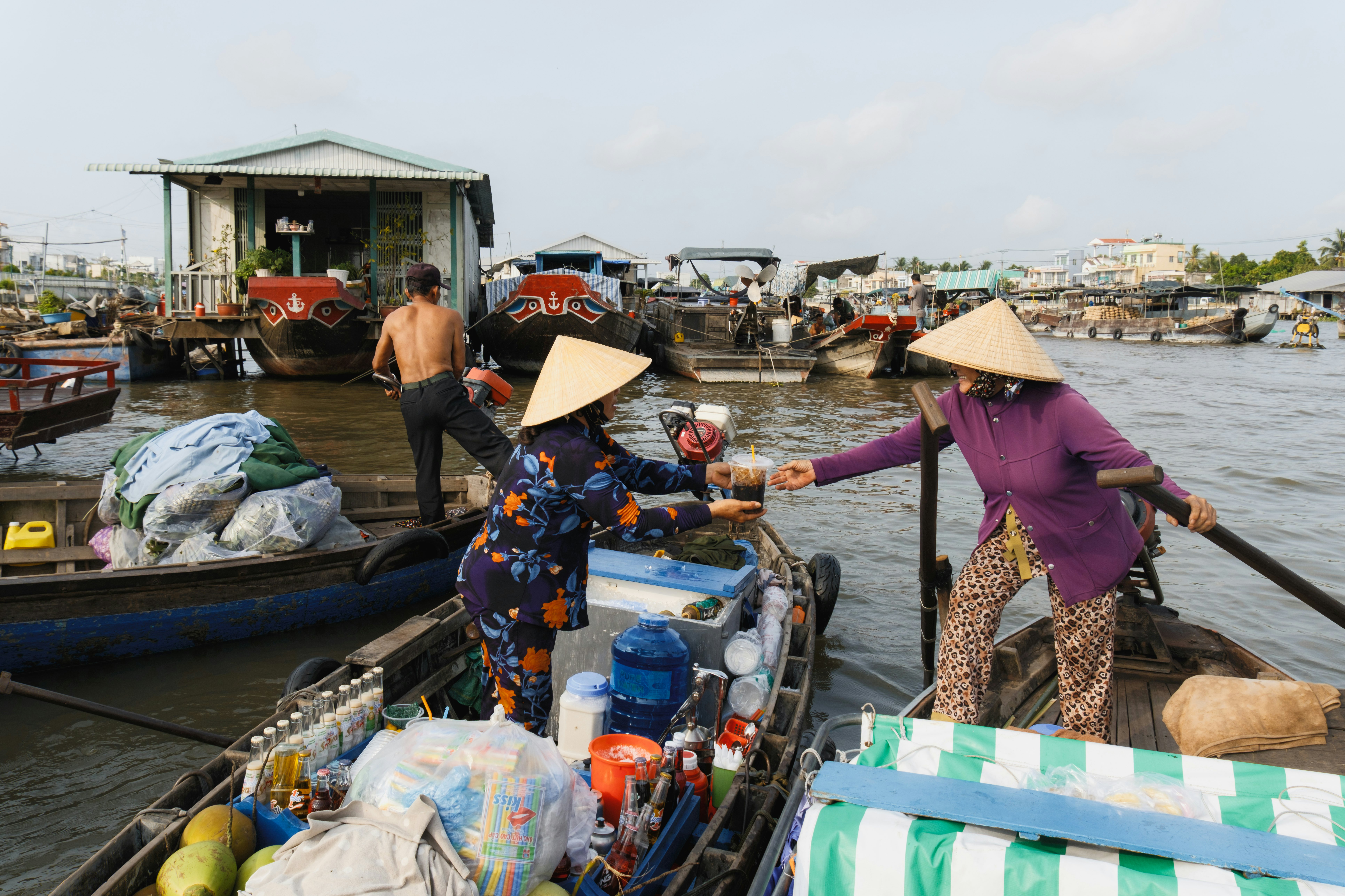 Scenes from an early morning tour of the Cái Răng floating market. Vietnam.