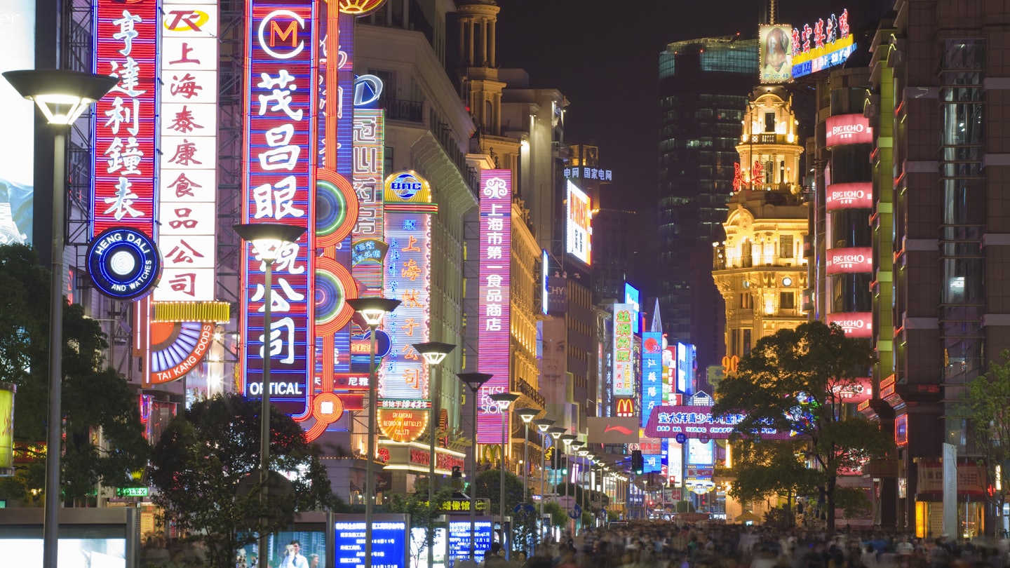 China Shanghai Shopping on Nanjing Road
82977290
A view of the neon lights on East Nanjing Rd in Shanghai, China.