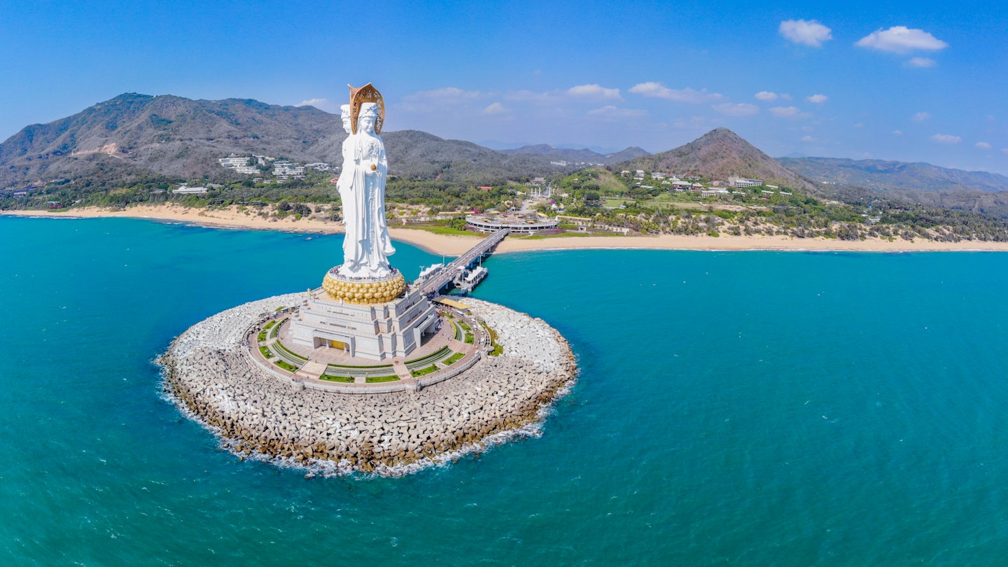 White Guan Yin statue in Nanshan Buddhist Cultural Park, Sanya, Hainan Island, China. , License Type: media, Download Time: 2025-08-29T09:06:13.000Z, User: joebindloss38, Editorial: false, purchase_order: 65050 - Digital Destinations and Articles, job: Online Editorial, client: The 14 top things to do in Hainan, China, other: Joe Bindloss