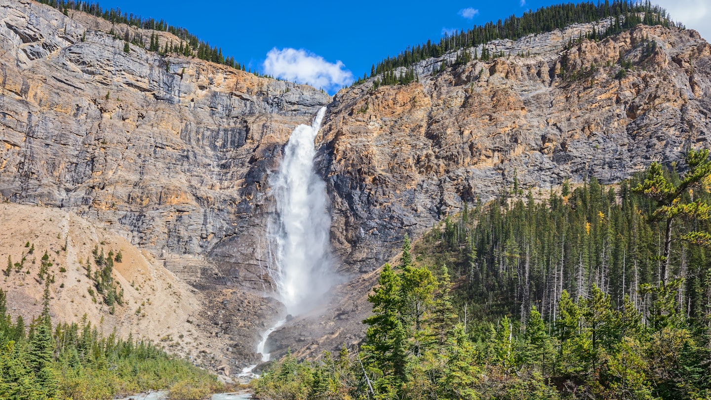 Yoho National Park. Autumn full-flowing waterfall Takakkaw. Rocky Mountains of Canada License Type: media Download Time: 2023-10-18T02:44:34.000Z User: dermothegarty77 Is Editorial: No purchase_order: