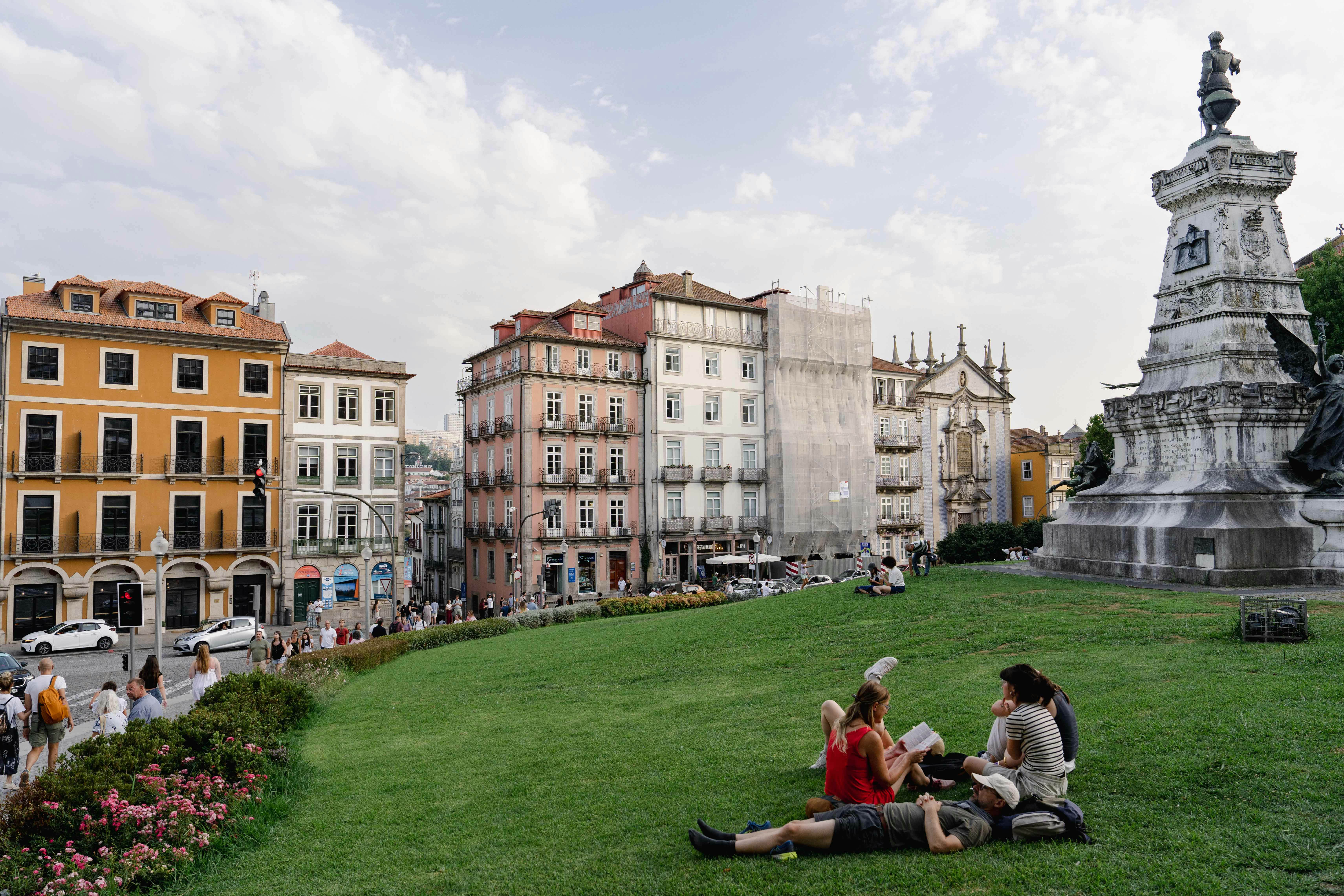 PORTO, PORTUGAL. AUGUST 2025
TOTAL TRIP, APPLE PAY
Porto locals enjoying the Jardim do Infante Dom Henrique