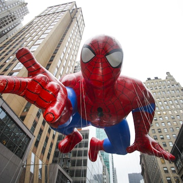 NEW YORK CITY - NOVEMBER 27 2014: the 88th annual Macy's Thanksgiving Day parade stretched from Manhattan's Upper West Side to Herald Square, viewed by 350,000 spectators. Spiderman balloon, License Type: media, Download Time: 2025-09-16T09:24:40.000Z, User: clairenaylor, Editorial: true, purchase_order: 65050 - Digital Destinations and Articles, job: Online editorial, client: USA Thanksgiving parades, other: Claire Naylor