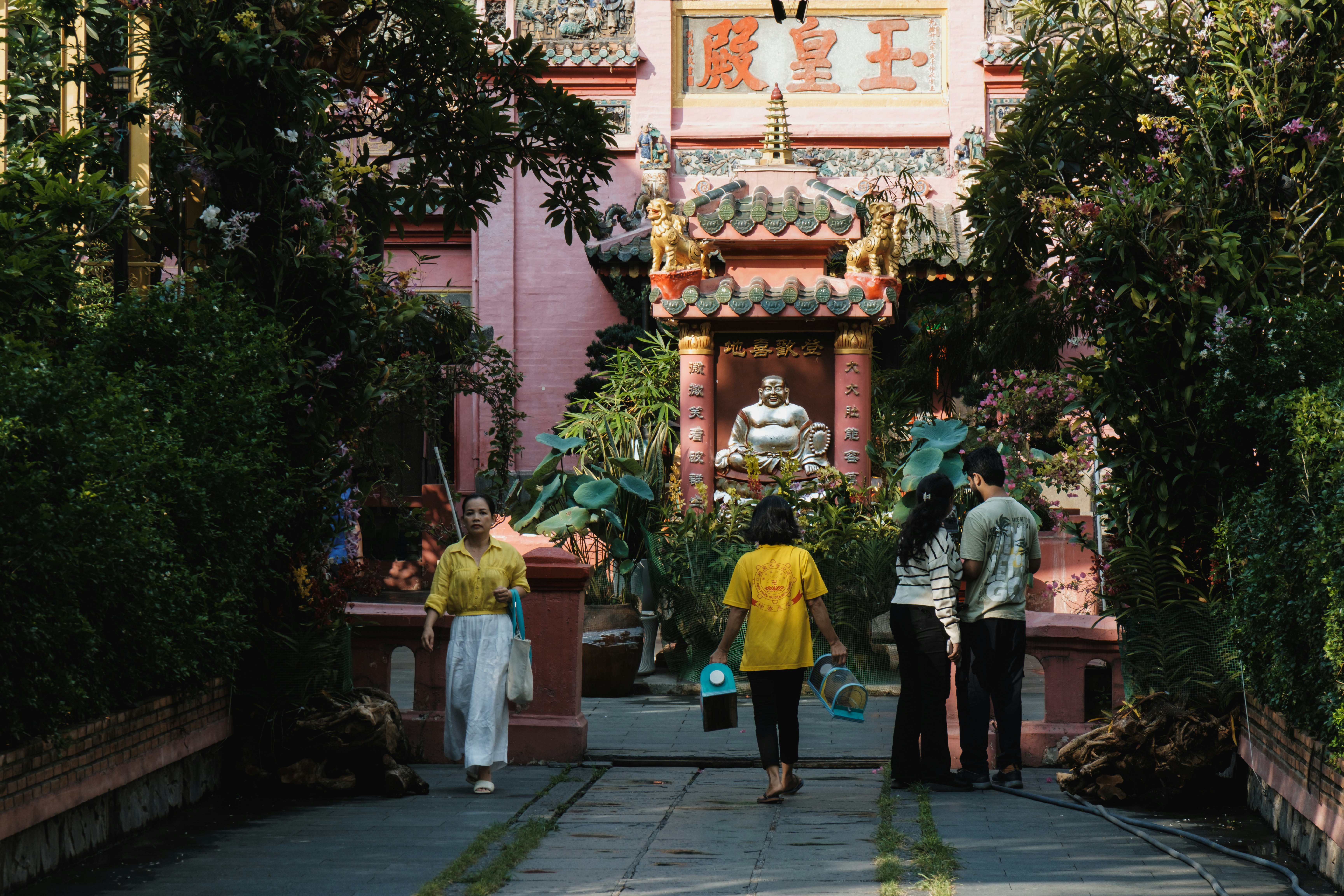 People visiting the Jade Emperor Pagoda