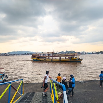 Samarinda Kalimantan Timur, Indonesia 21 october 2023. tourist spot along the Mahakam river in the city of Samarinda License Type: media Download Time: 2024-03-18T03:21:01.000Z User: mvm_lonelyplanet Is Editorial: Yes purchase_order: