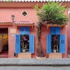 Cartagena - Col - 21/12/2024
The traditional architecture of Cartagena is a captivating blend of eras dating back to the early days of Spanish colonization. Its strategic role as a port city, highly valued by the Spanish Crown in the Americas, granted it great significance as a protected enclave. The imposing walls that surround the city have preserved it from the passage of time, turning it into a true architectural gem. Cartagena proudly showcases the splendor of Spanish colonial architecture, characterized by its unique structural features that combine functionality and beauty. Its well-preserved urban ensemble attracts visitors and tourists from all over the world, eager to evoke the grandeur of a bygone era while strolling through its charming, history-filled streets."