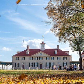 Autumn Elegance at Mount Vernon: George Washington's Estate Amidst Rustling Leaves, License Type: media, Download Time: 2025-09-12T12:48:00.000Z, User: carolfarrell170, Editorial: false, purchase_order: 56530 - Guidebooks, job: Global Publishing WIP, client: American South 1, other: Carol Farrell