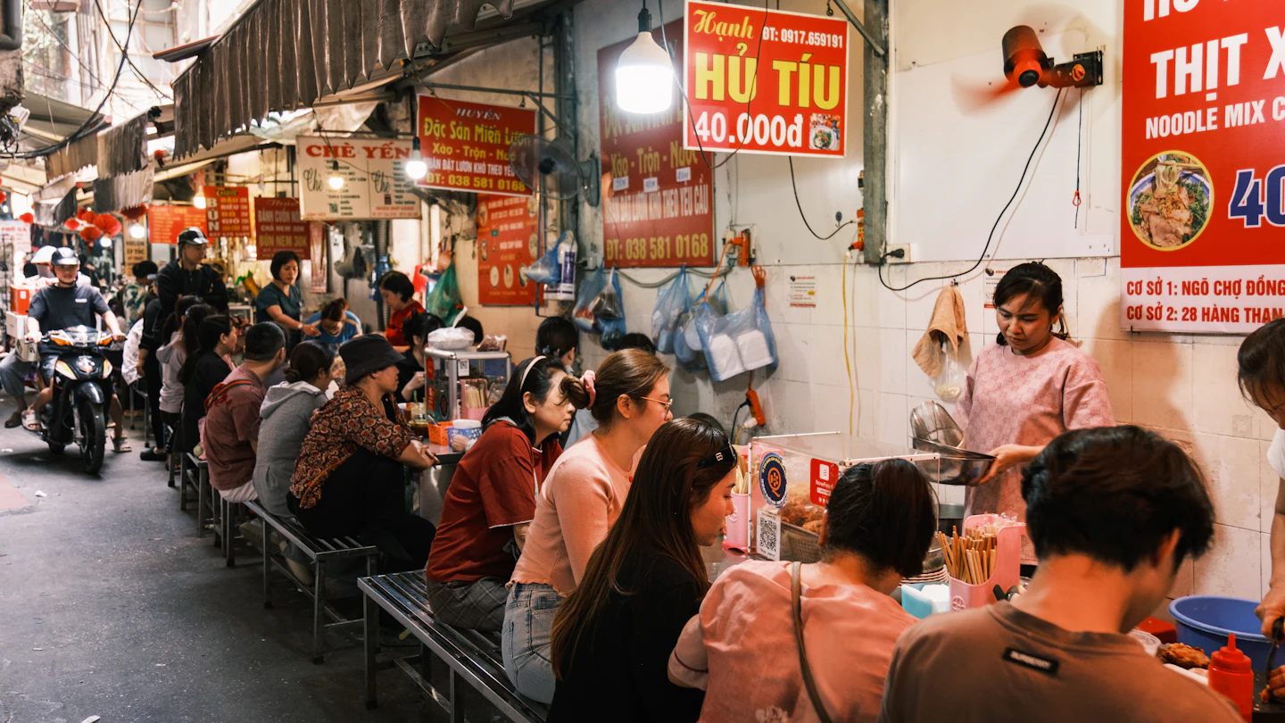 HANOI, VIETNAM — April 2025 Street food stalls, Hanoi