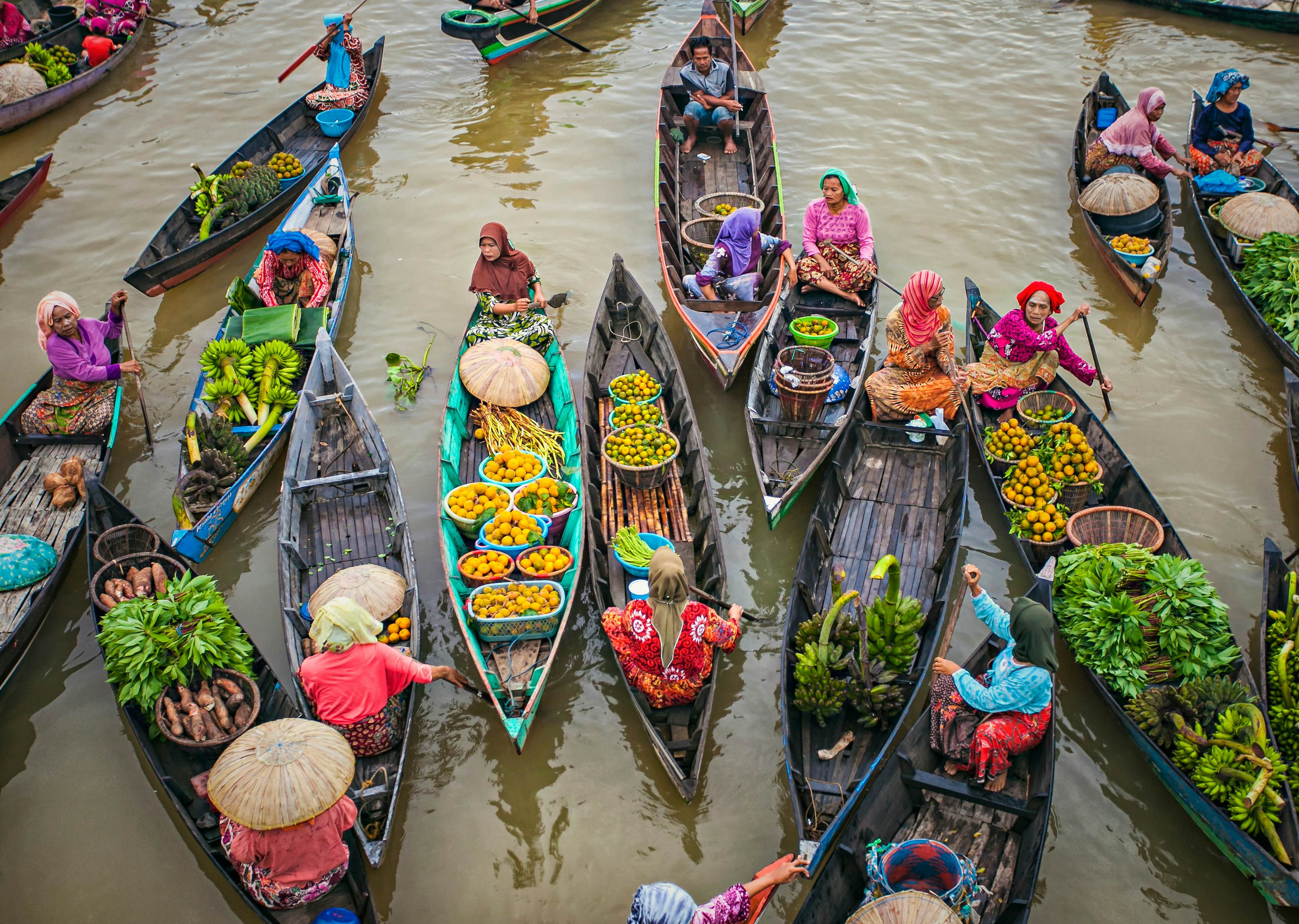 Banjarmasin, South Kalimantan, Indonesia 10-08-2016: Traditional Floating Market at Lok Baintan, a very unique traditional market in the middle of Martapura river that operated mainly by women. , License Type: media, Download Time: 2025-07-18T15:16:25.000Z, User: rhylton_redventures, Editorial: true, purchase_order: 65050 - Digital Destinations and Articles, job: Lonely Planet, client: app downloads, other: Rhianydd Hylton