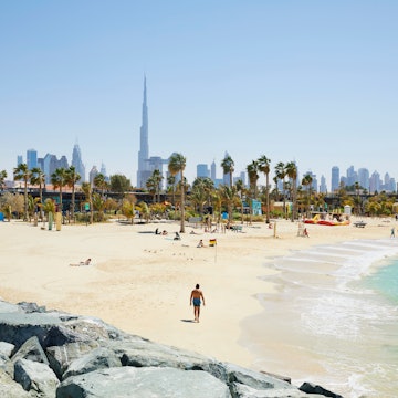 The beach of 'La Mer' (The Sea) with in the background the skyline of Dubai, United Arab Emirates, License Type: media, Download Time: 2025-02-11T20:44:21.000Z, User: Ppeterson948, Editorial: false, purchase_order: 56530 - Guidebooks, job: Global Publishing WIP , client: Global Publishing WIP , other: Pia Peterson Haggarty