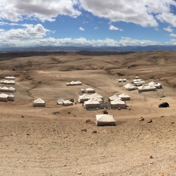 Panoramic view of desert glamping site, Agafay Desert, Morocco, License Type: media, Download Time: 2025-06-13T06:42:50.000Z, User: claramonitto, Editorial: false, purchase_order: 56530 - Guidebooks, job: Global Publishing-WIP, client: Pocket Marrakesh 7, other: Clara Monitto