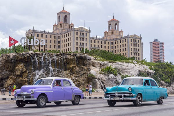 How to get around in Cuba: classic cars, coaches and carriages