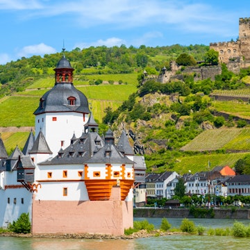 Pfalzgrafenstein Castle on island on Rhine river with Castle Gutenfels, Kaub town, Rhine valley hills and vineyards in Rhineland-Palatinate, Germany, License Type: media, Download Time: 2025-10-02T07:47:39.000Z, User: claramonitto, Editorial: false, purchase_order: 56530 - Guidebooks, job: Global Publishing-WIP, client: Germany 12, other: Clara Monitto