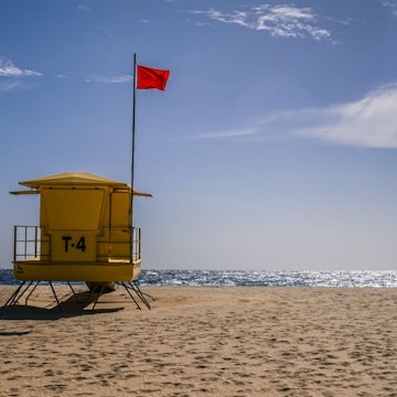 25 January 2024, Spain, Jandia: The red flag flies on the lifeguard's house on the beach Playa del Mattoral de Morro Jable. Photo: Soeren Stache/dpa (Photo by Soeren Stache/picture alliance via Getty Images)
2055262928
sports, leisure time, vacation, fuerte, water gymnastics, recreation, recover, deserted, width, exterior shot, symbol image, overview
Spain, Jandia: The red flag flies on the lifeguard's house on the beach Playa del Mattoral de Morro Jable.
