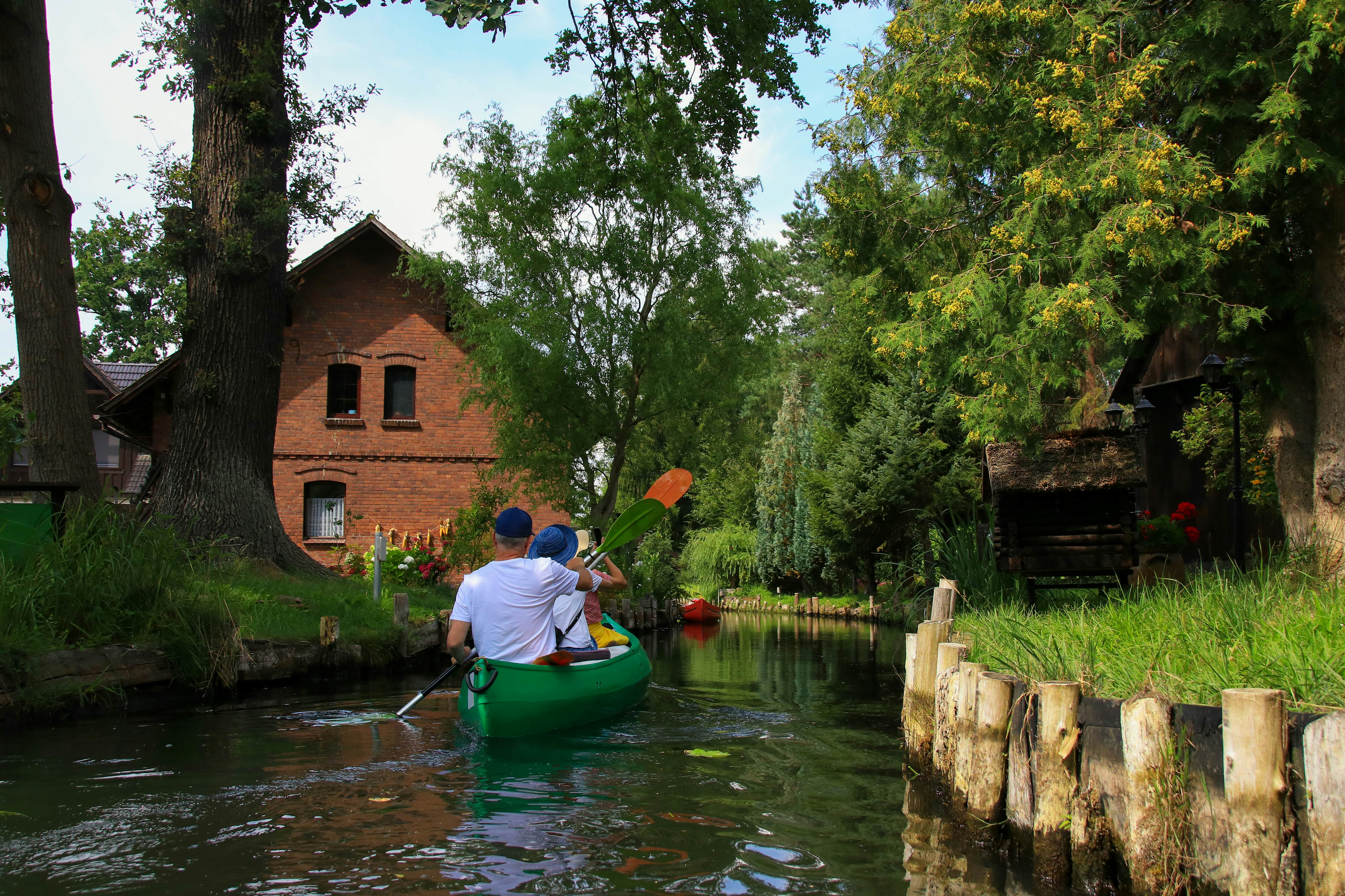 Paddle in Lehde - Spree Forest (Spreewald), Germany  License Type: media  Download Time: 2023-12-31T16:03:34.000Z  User: Norma.PrauseBrewer_LonelyPlanet  Is Editorial: No  purchase_order: 56530  