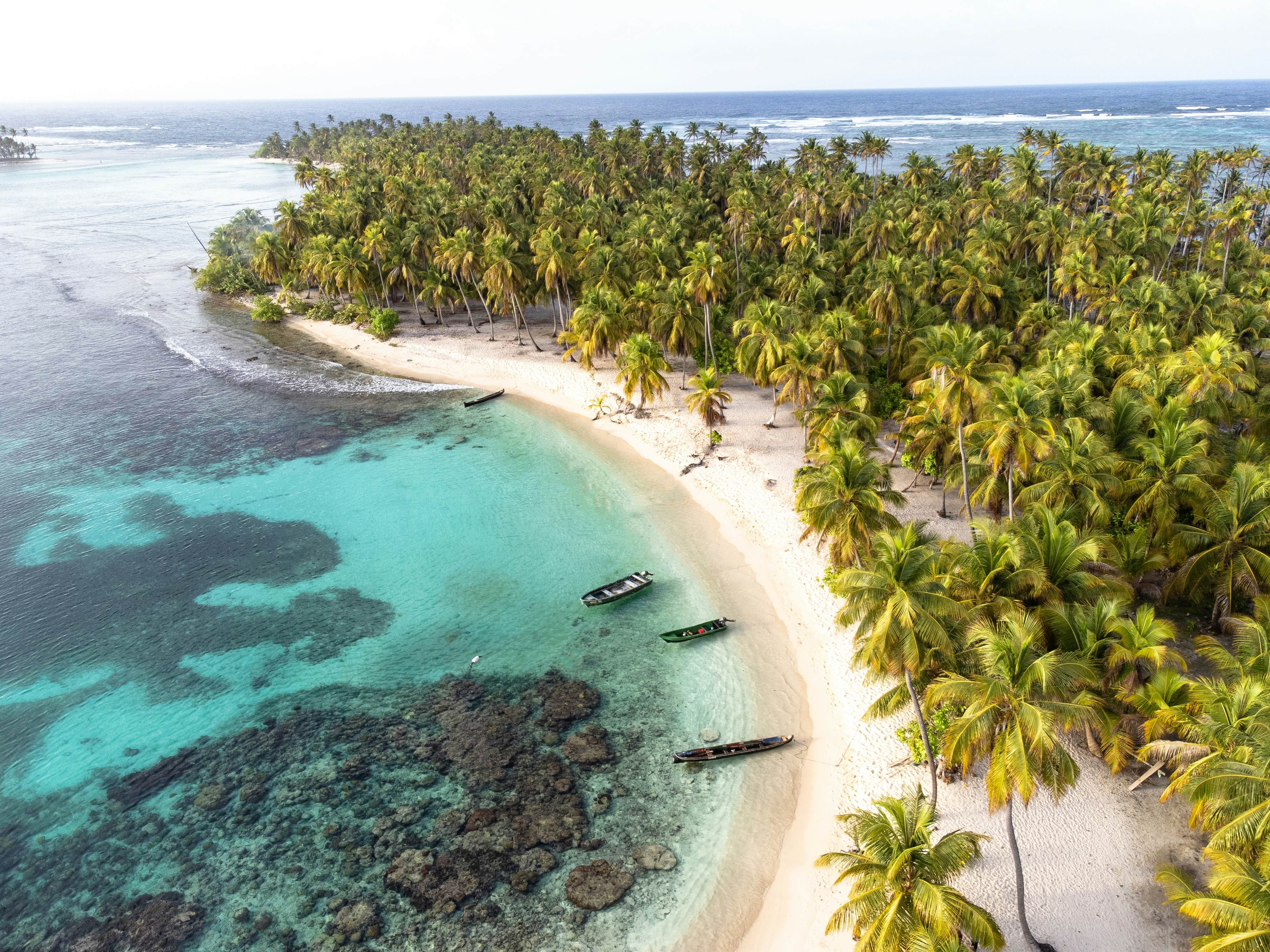 Drone Shots of Sailing Boats around the San Blas Islands in Panama, Guna Yala , License Type: media, Download Time: 2025-05-13T19:48:54.000Z, User: dogutierrez_redventures, Editorial: false, purchase_order: 65020 - Marketing or Sales - this includes sponsored articles, job: Elsewhere, client: Elsewhere, other: Dory Gutierrez