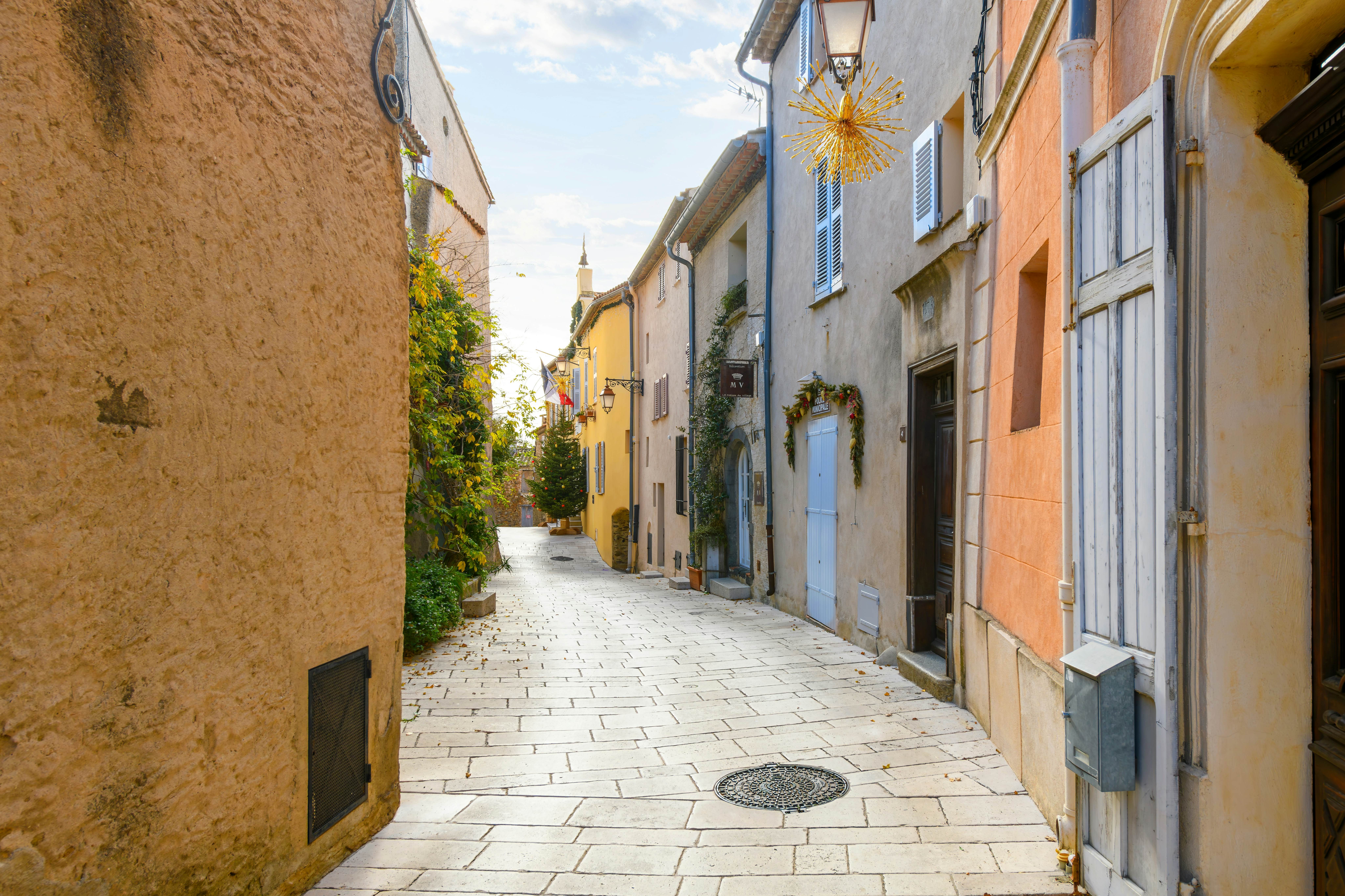 Stone houses in the hilltop village of Gassin in the Provence-Alpes-Côte d'Azur region