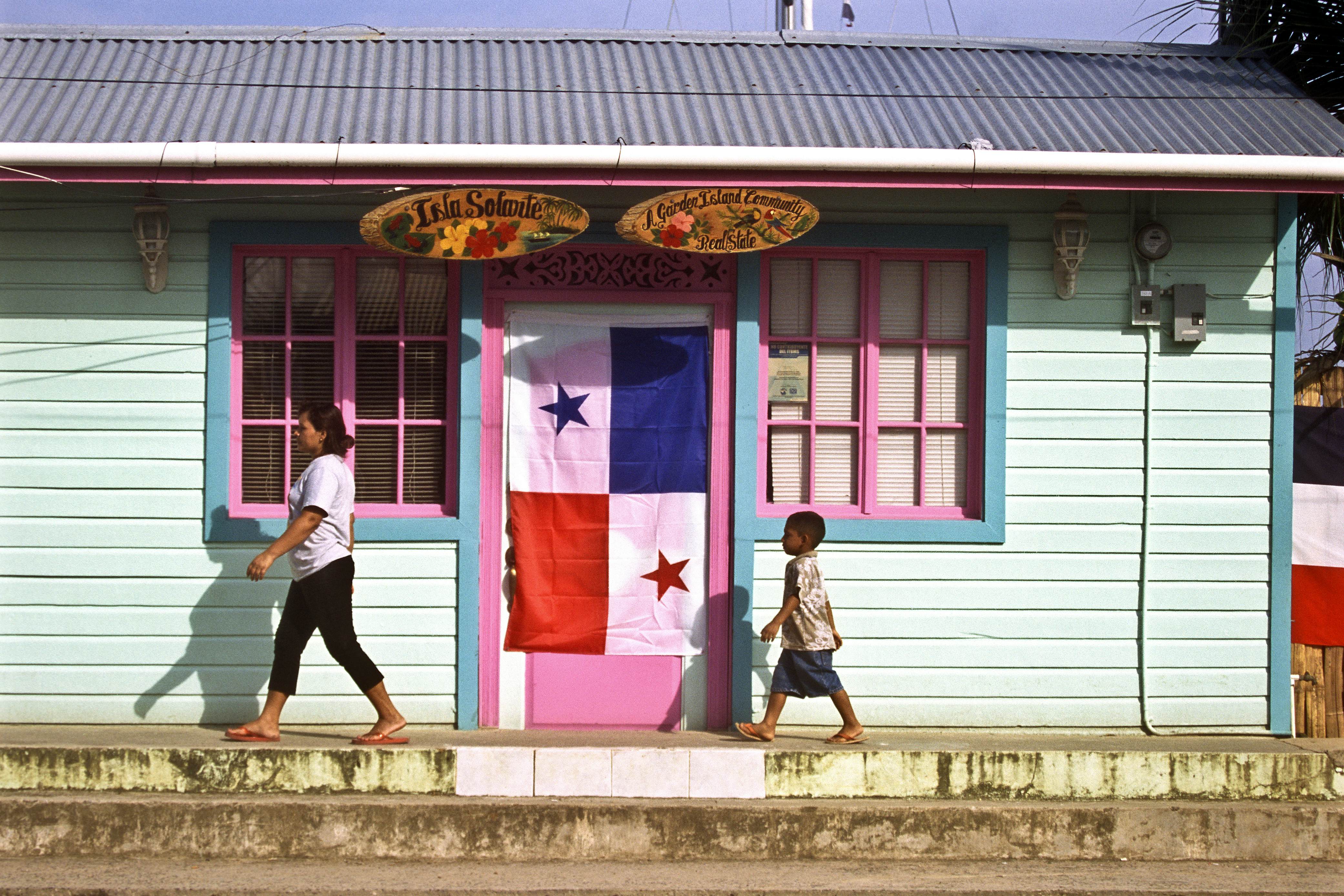Panama, Bocas del Toro, street scene in Bocas town, with Panama national flag
507703870
Bocas del Toro