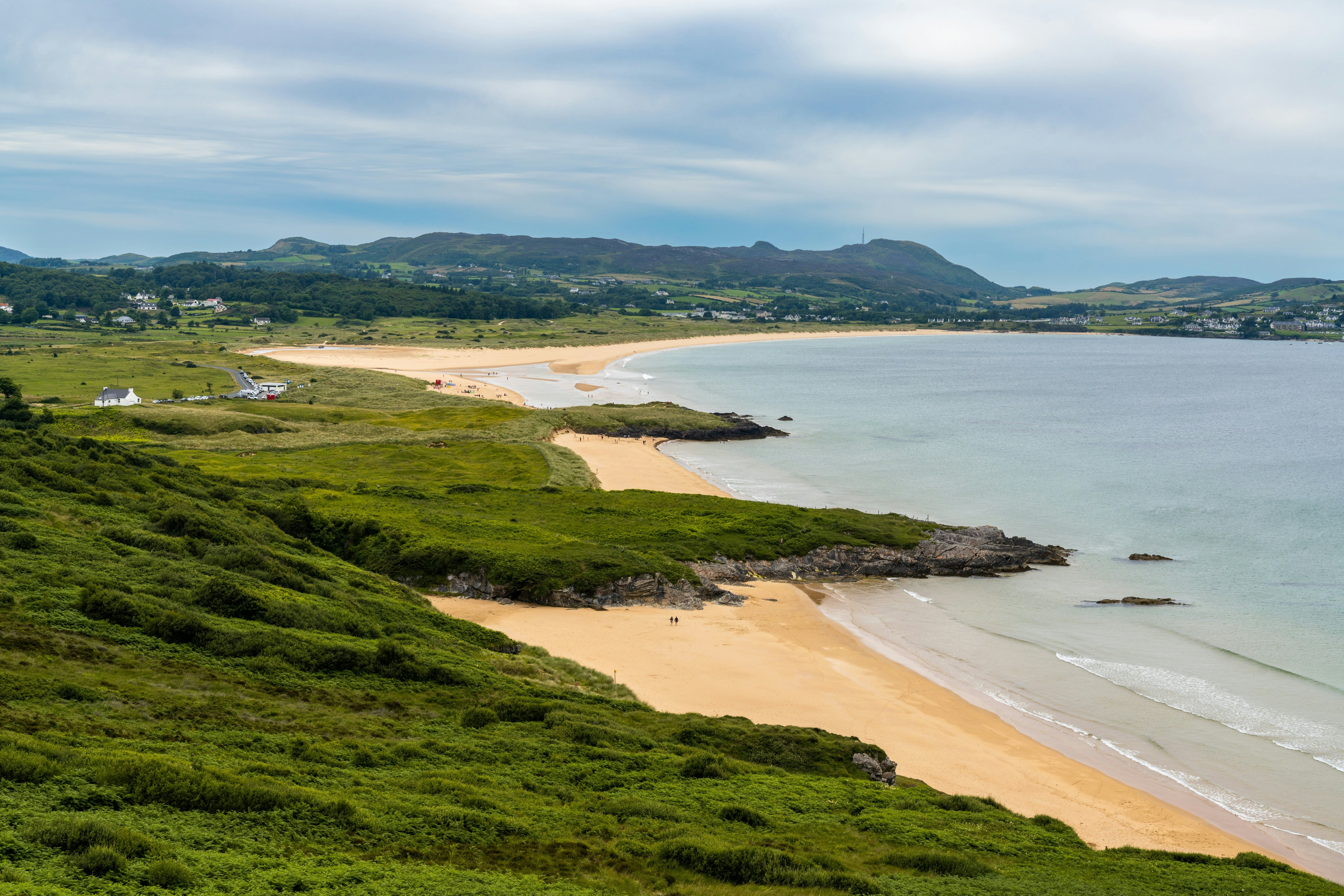 A view of the golden sands of Ballymastocker Beach on the western shores of Lough Swilly in Ireland.