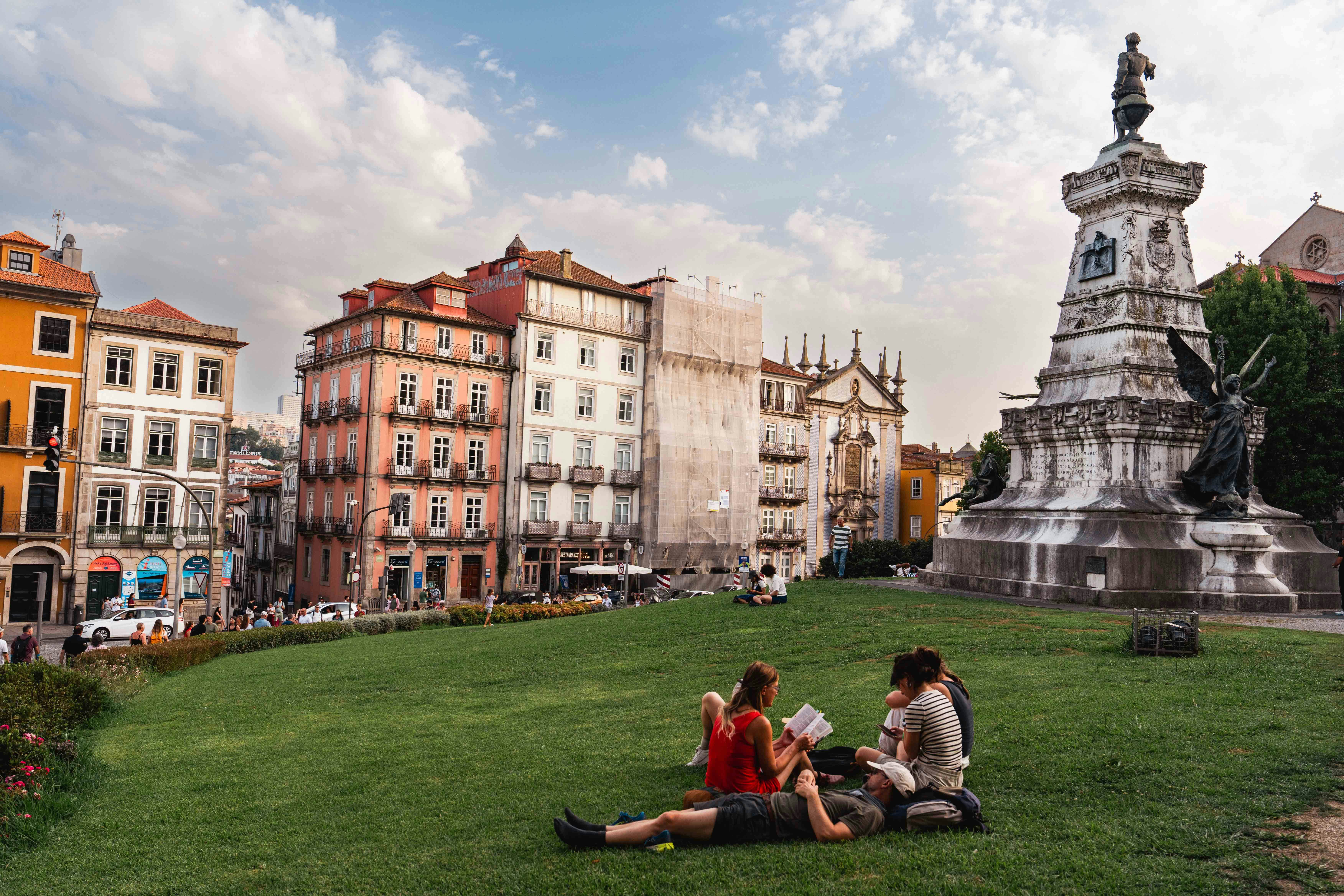 PORTO, PORTUGAL. AUGUST 2025
TOTAL TRIP, APPLE PAY
Porto locals enjoying the Jardim do Infante Dom Henrique