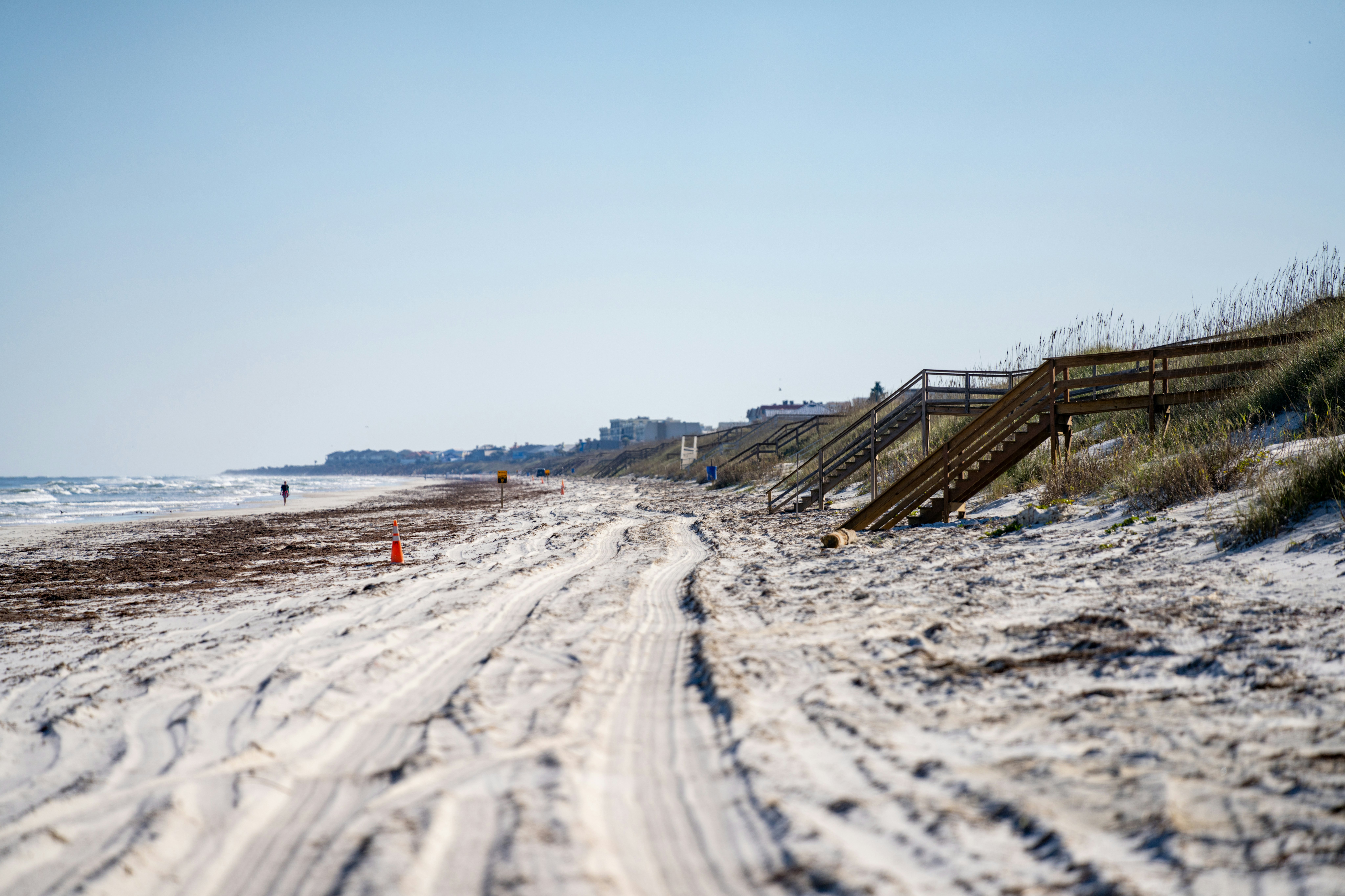 Beautiful Florida sand Crescent Beach scene.