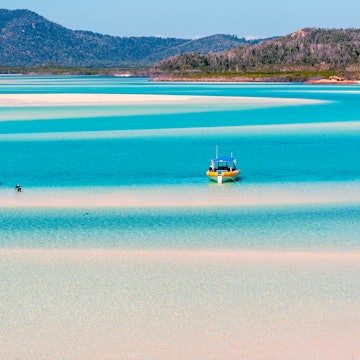 Hill Inlet, Whitsunday Island, Queensland, Australia - Jul 23, 2018: Inflatable yellow dive boats moored on the sandbanks in clear blue water at Hill Inlet under a clear sky. Patterns in the white sand., License Type: media, Download Time: 2026-01-13T19:04:40.000Z, User: LP_KBaxter, Editorial: false, purchase_order: 65050 - Digital Destinations and Articles, job: lonely planet, client: A guide to the Whitsundays in Australia, other: Kathleen Baxter