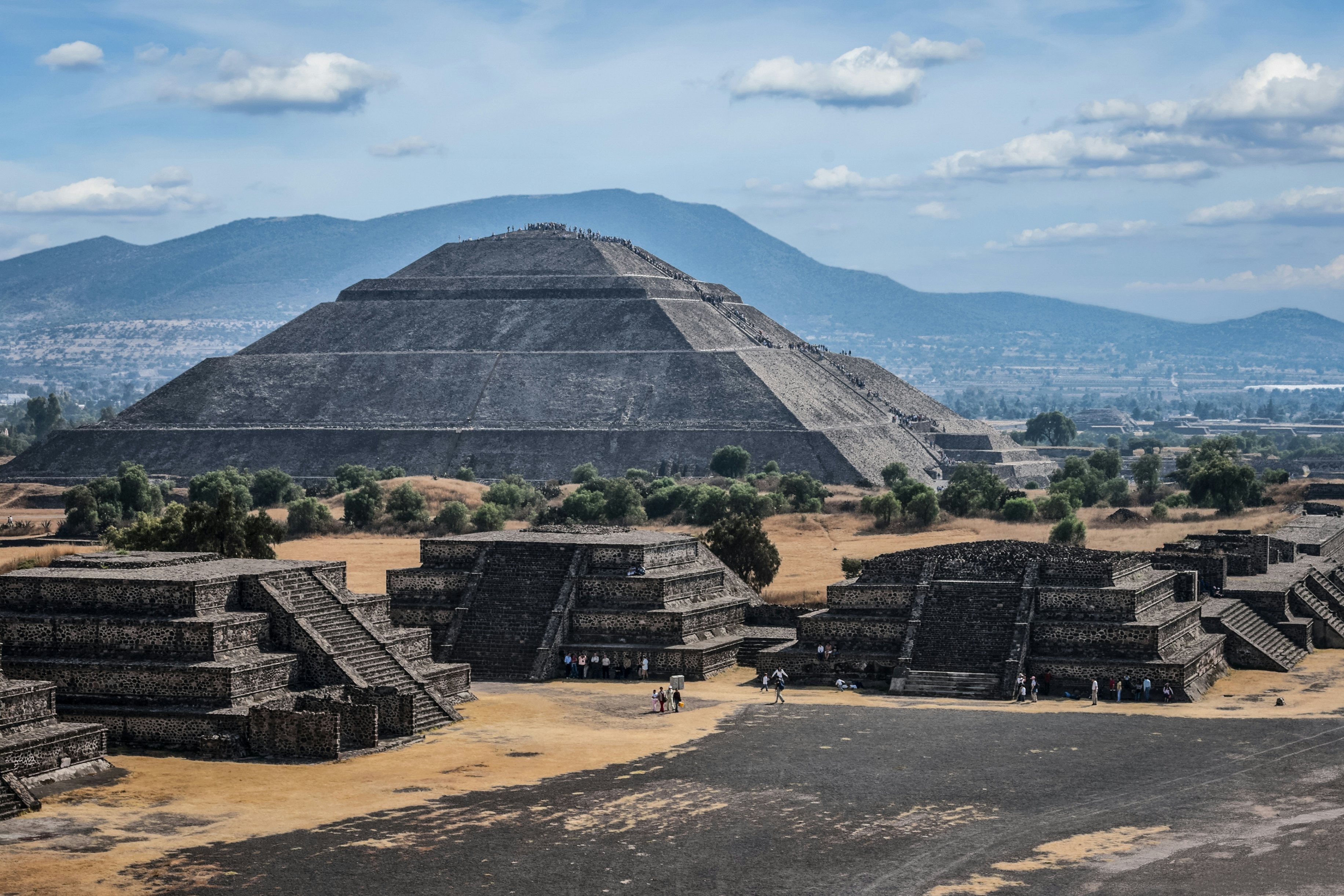 Smaller structures flank the Pirámide del Sol at Teotihuacan, Mexico.