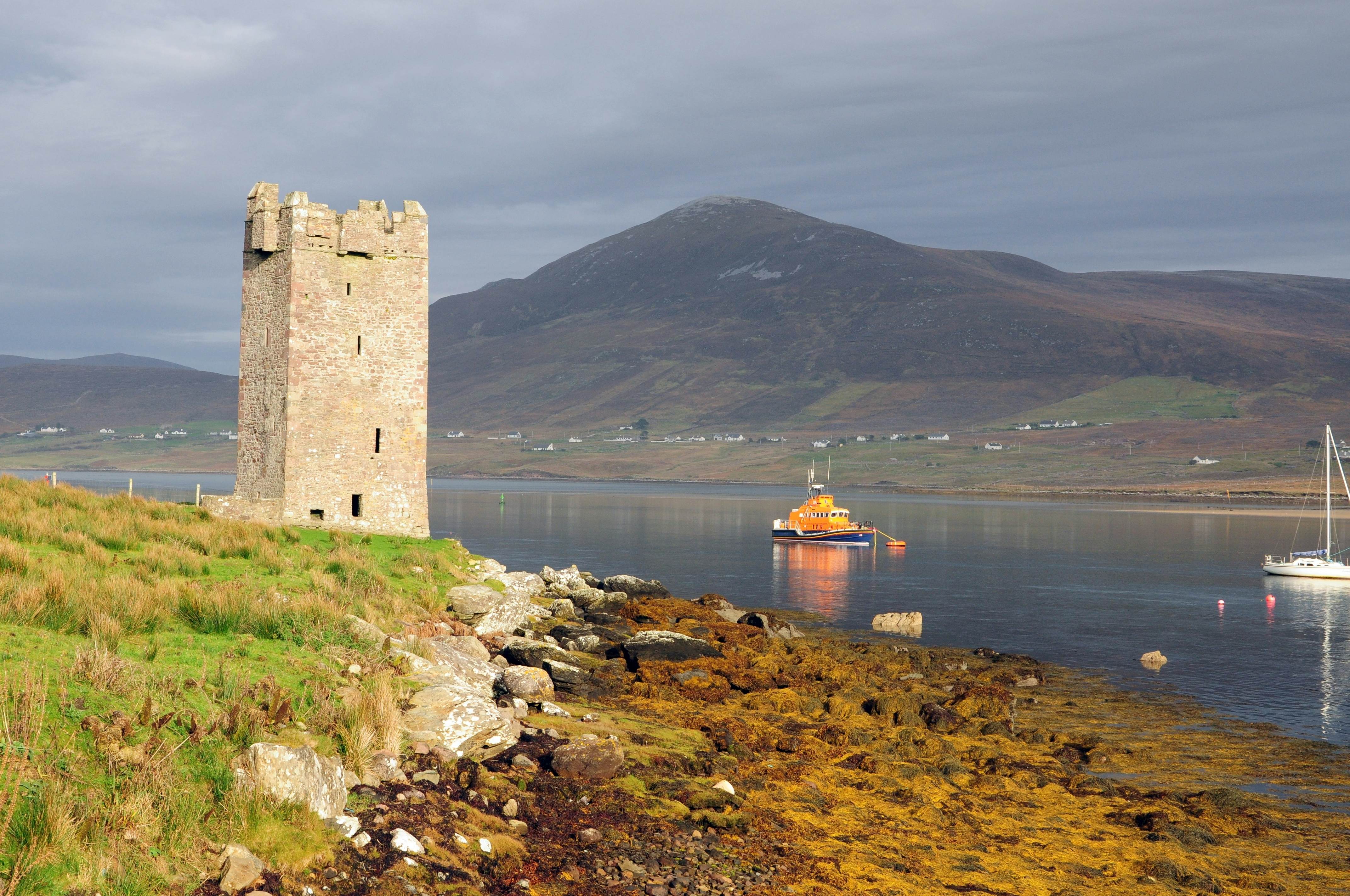 Grace O'Malley's Castle at Kildavnet, Achill Island, Mayo, Ireland  License Type: media  Download Time: 2023-11-20T02:08:10.000Z  User: mvm_lonelyplanet  Is Editorial: No  purchase_order:   