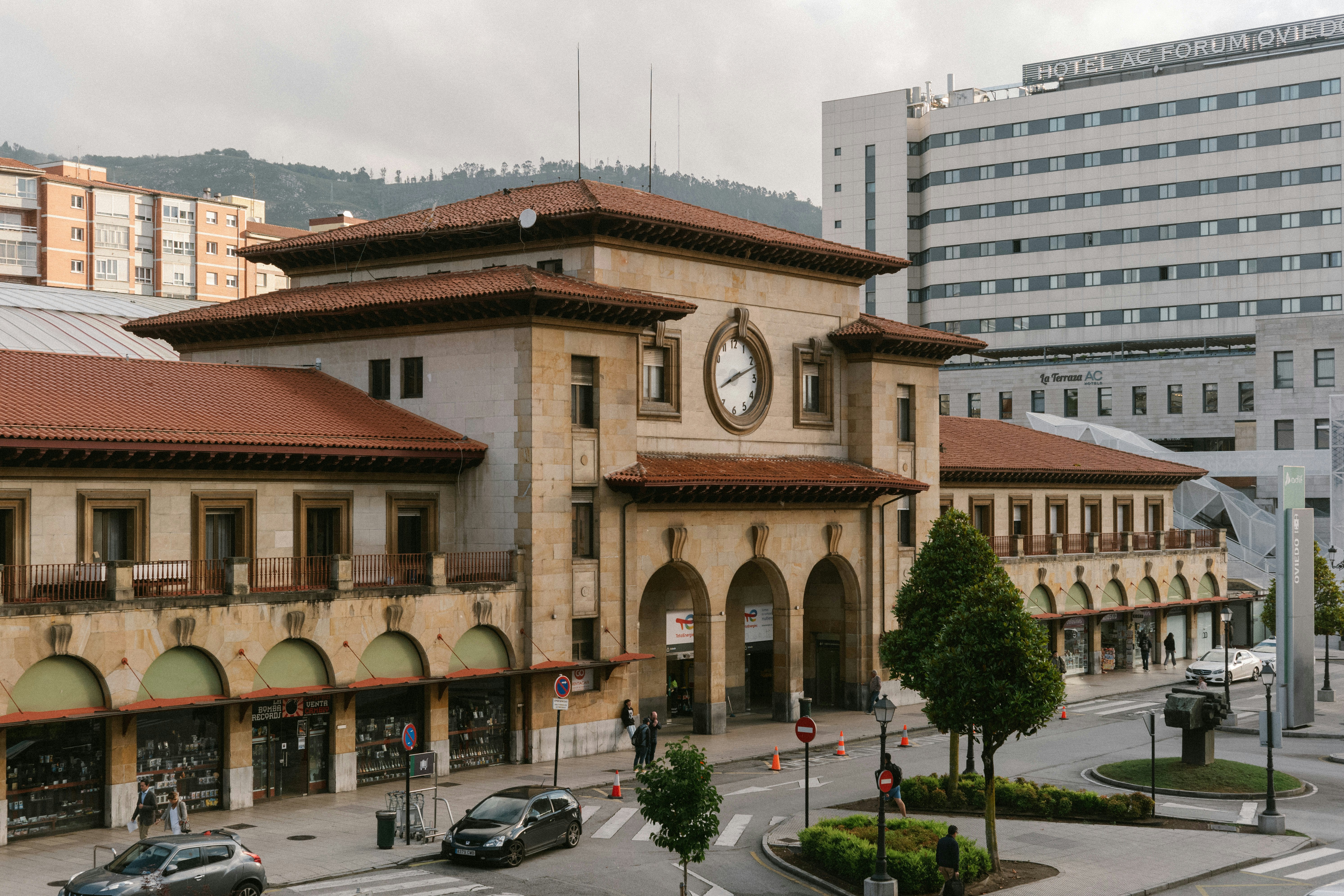 The Oviedo train station.