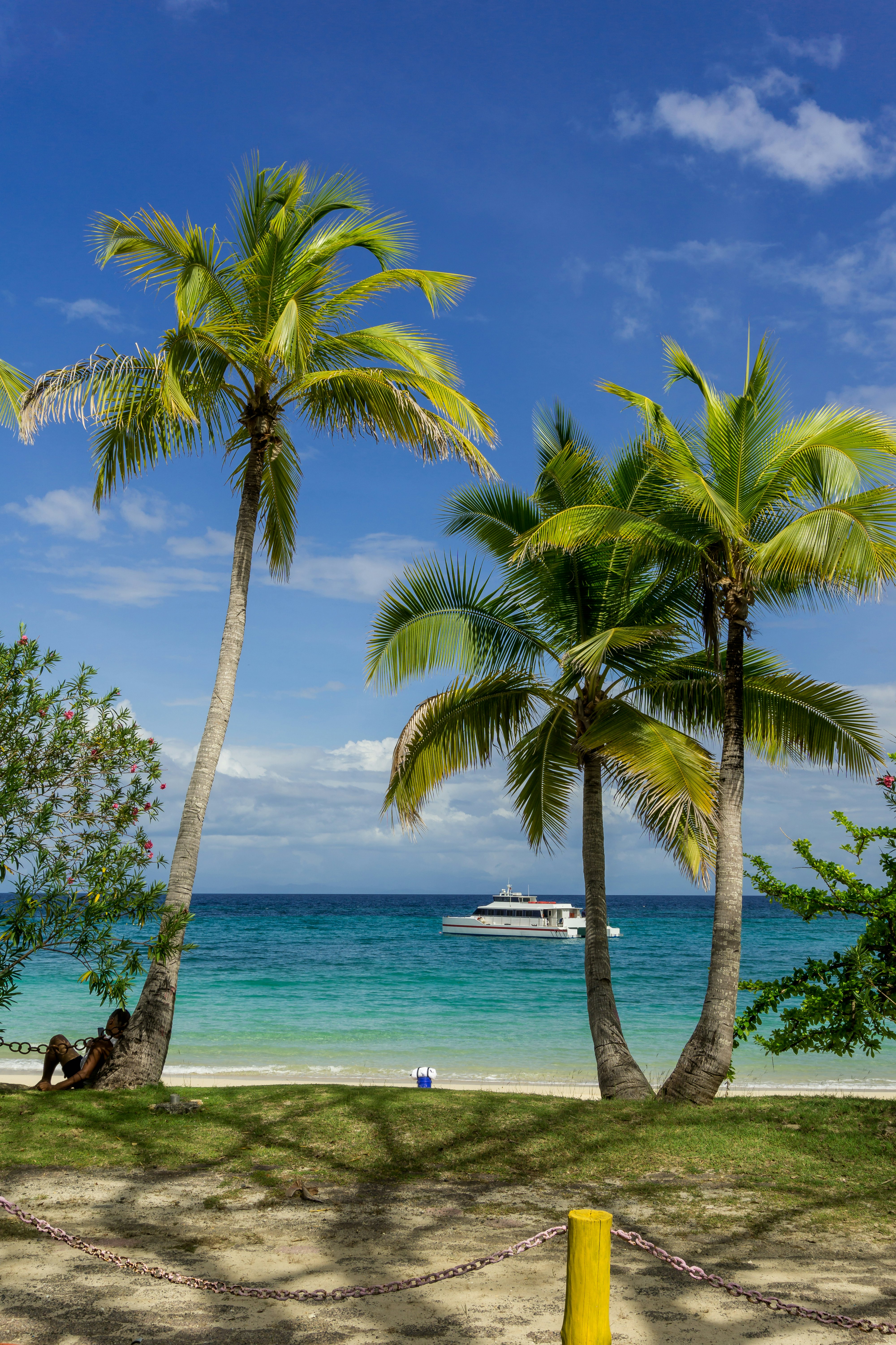Wreck beach or Playa Larga—tropical white sand beach on Contadora island, part of the Pearl Islands archipelago in the Pacific ocean, Panama.