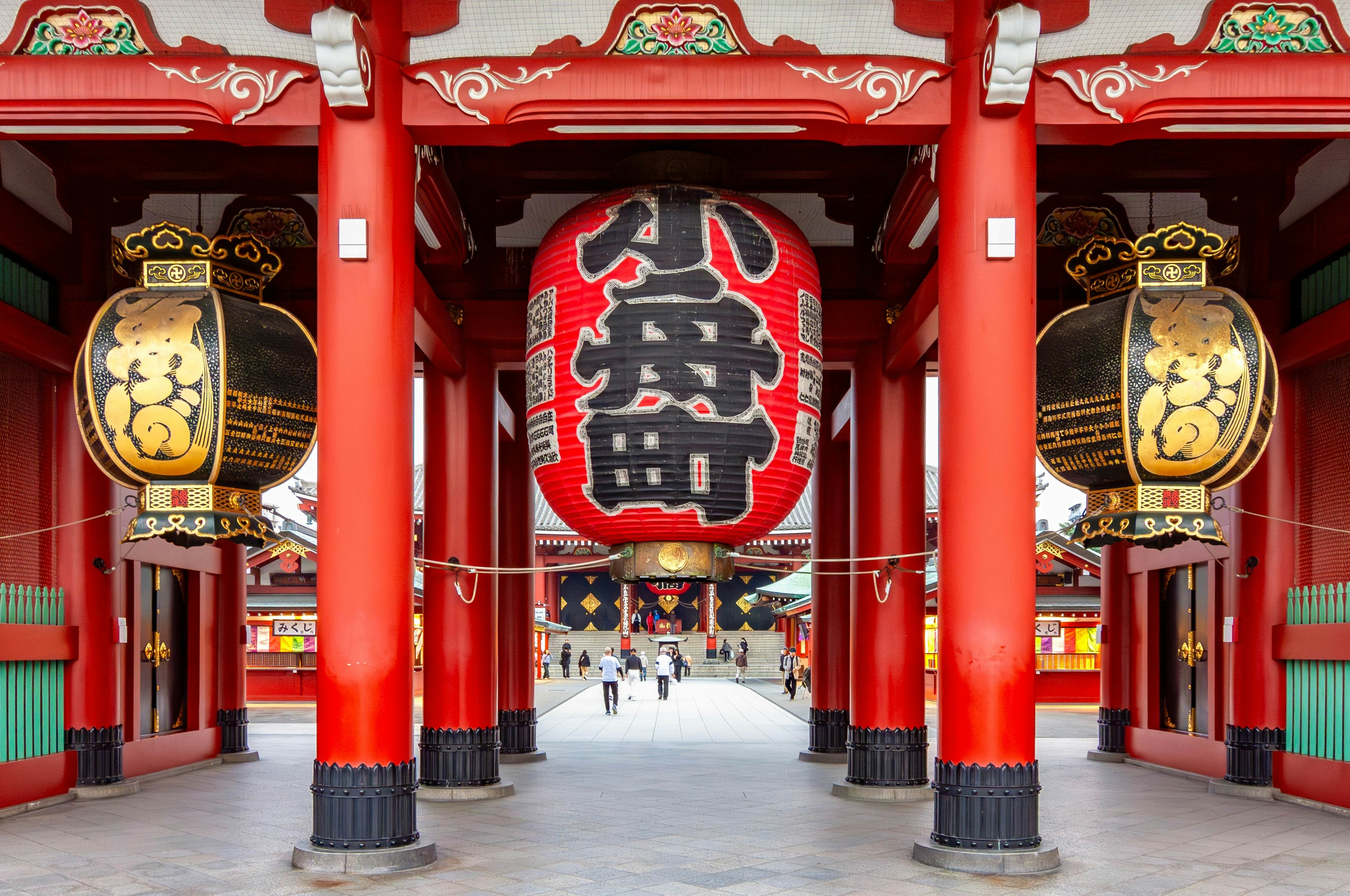 Hozomon gate of Senso-ji temple in Asakusa, Tokyo, Japan (translation on lantern 'Kobune town'), License Type: media, Download Time: 2026-01-28T14:02:10.000Z, User: gwencotter, Editorial: false, purchase_order: 56530 - Guidebooks, job: Global Publishing-WIP, client: Pocket Tokyo 11, other: Gwen Cotter