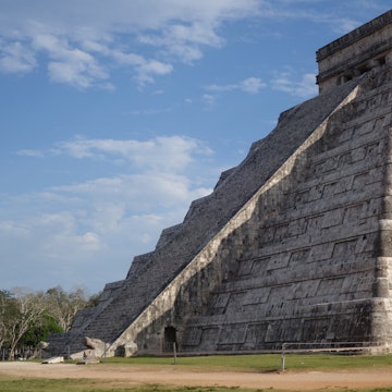 GettyImages-543148790.jpg
El Castillo during Equinox week