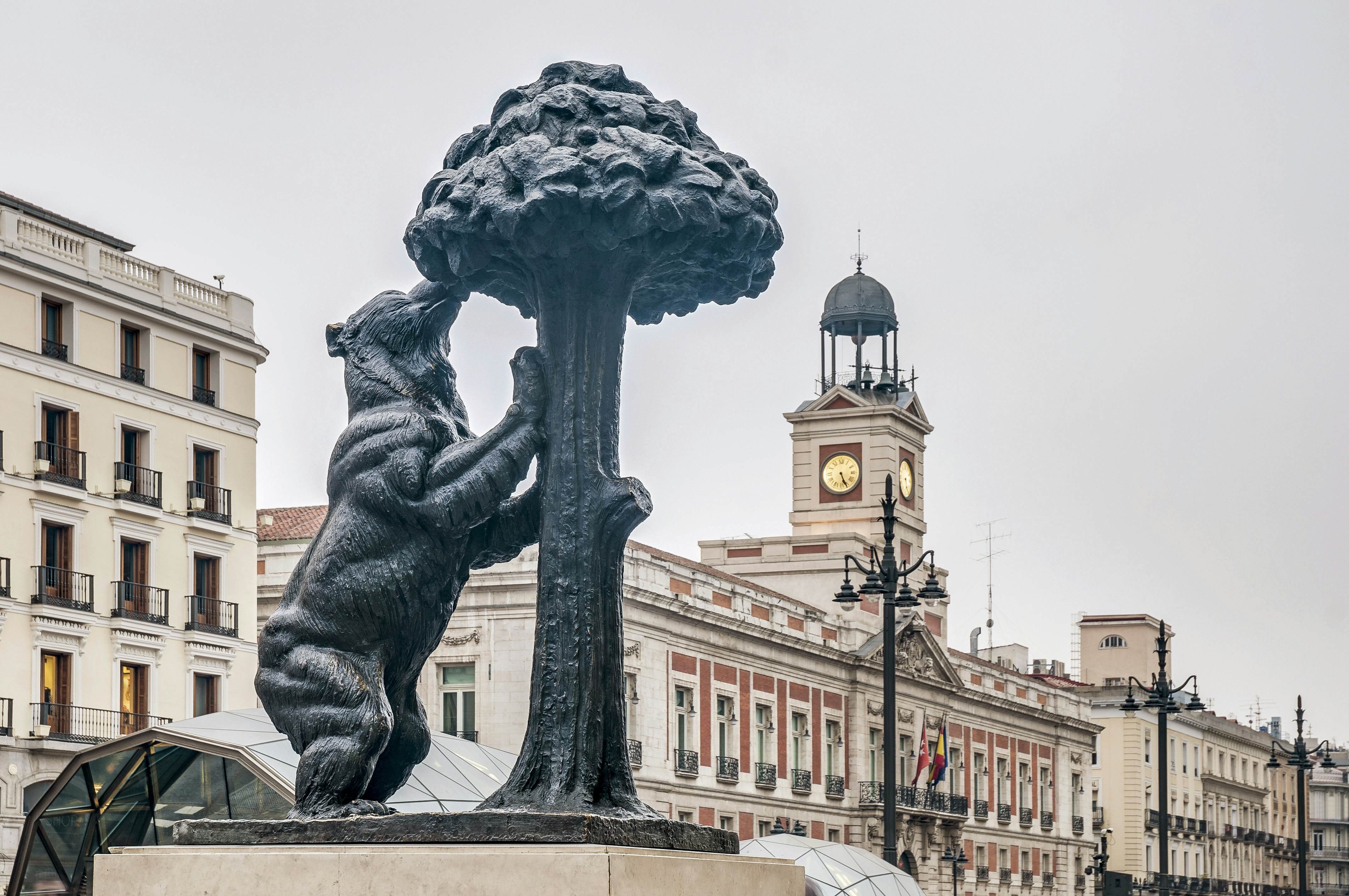 Bear and Strawberry Tree statue at Madrid, Spain, License Type: media, Download Time: 2025-09-08T18:23:28.000Z, User: lonelyplanetmedia, Editorial: false, purchase_order: 65050 - Digital Destinations and Articles, job: App WIP , client: App WIP , other: Pia Peterson Haggarty