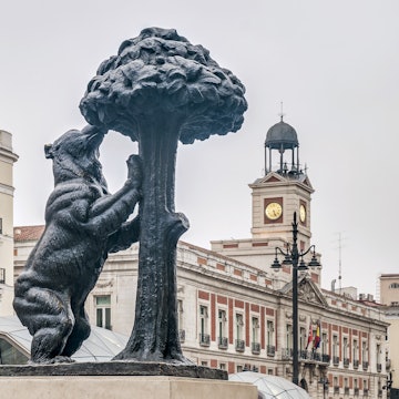 Bear and Strawberry Tree statue at Madrid, Spain, License Type: media, Download Time: 2025-09-08T18:23:28.000Z, User: lonelyplanetmedia, Editorial: false, purchase_order: 65050 - Digital Destinations and Articles, job: App WIP , client: App WIP , other: Pia Peterson Haggarty