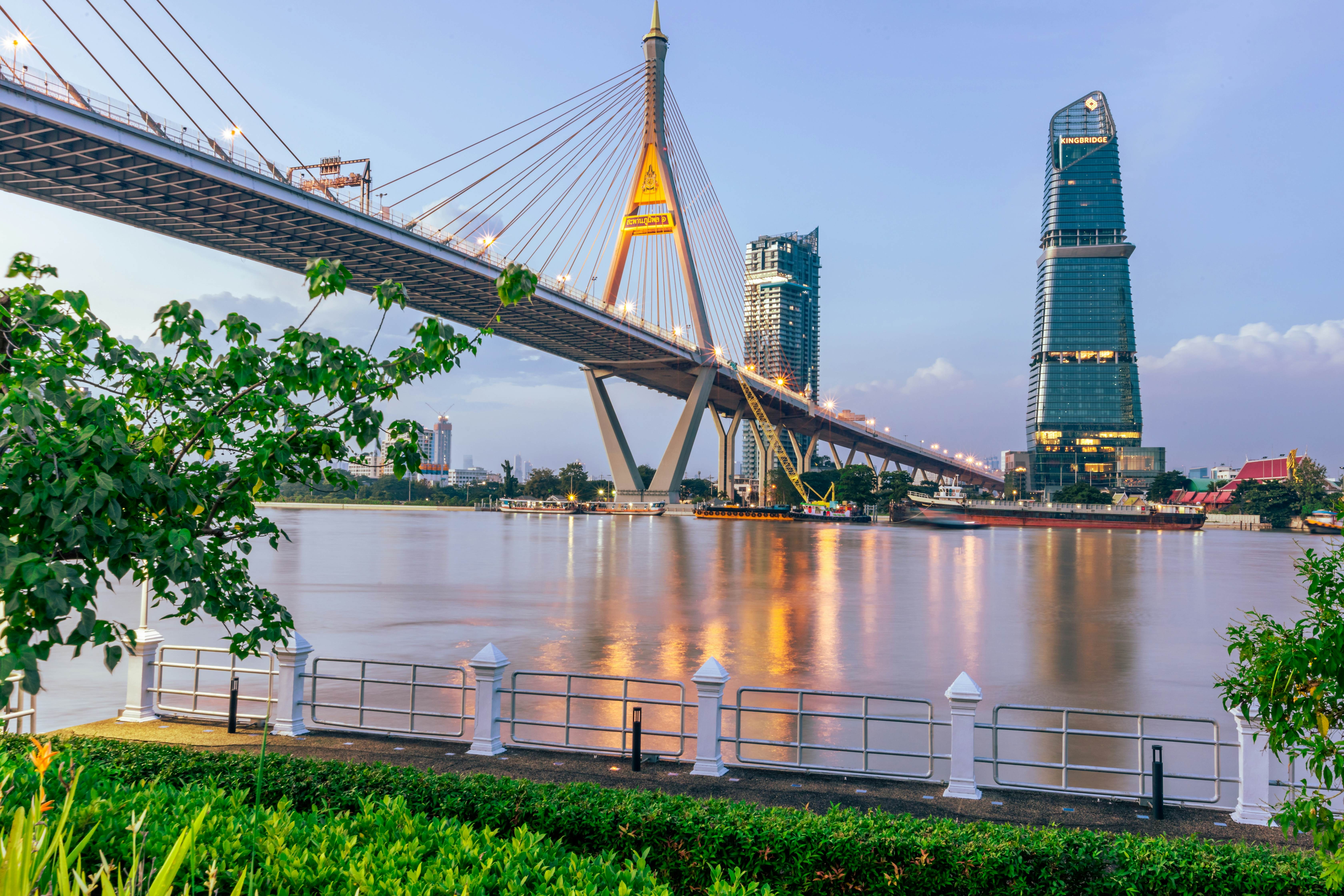 King Bridge Building, Rama III - Bangkok: November 8, 2025. Evening atmosphere along the Chao Phraya River. The park has heavy traffic and people are exercising in the Bang Krachao area, Thailand., License Type: media, Download Time: 2026-03-04T17:19:26.000Z, User: Malecia.Elamin_Lonelyplanet, Editorial: true, purchase_order: 65050 - Digital Destinations and Articles, job: Online editorial, client: Best day trips from Bangkok, other: Malecia Walker