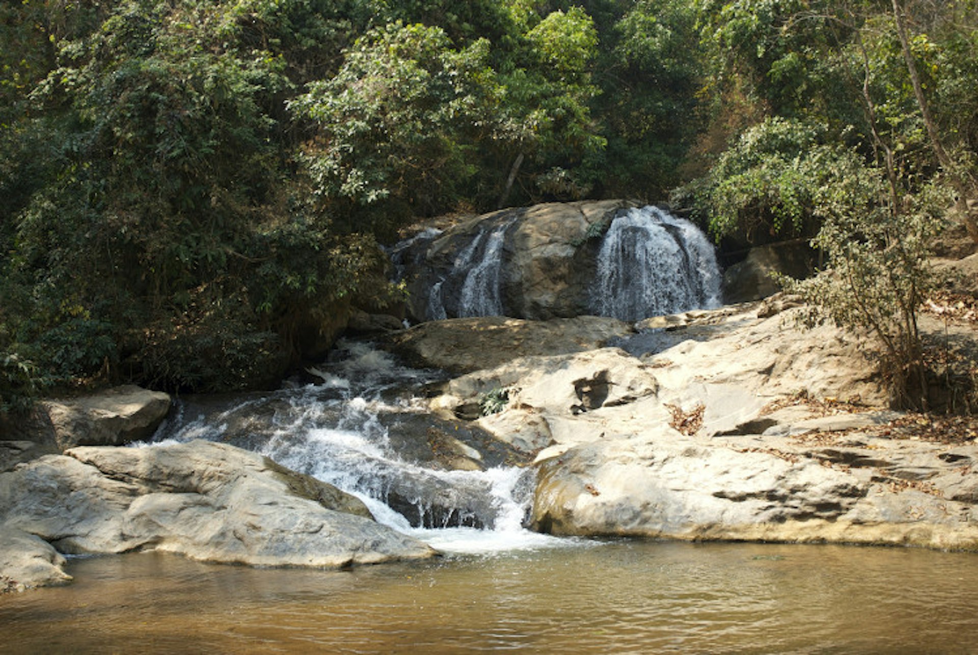 Mae Sa Waterfalls, located on the Samoeng loop, northern Thailand. Image by Aleksandr Zykov CC BY-SA 2.0
