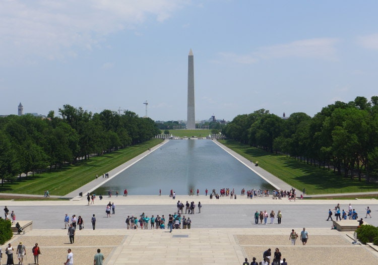 Walking the icon-strewn National Mall is a must-do Washington DC experience. Image by Sebastian Bassi / CC BY 2.0