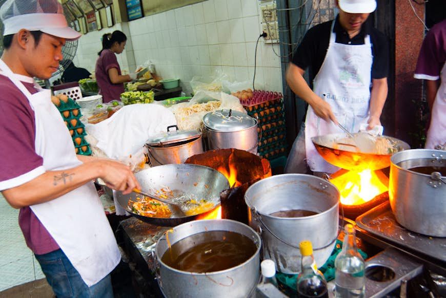 Frying up pat tai at Thip Samai, Bangkok. Image by Austin Bush