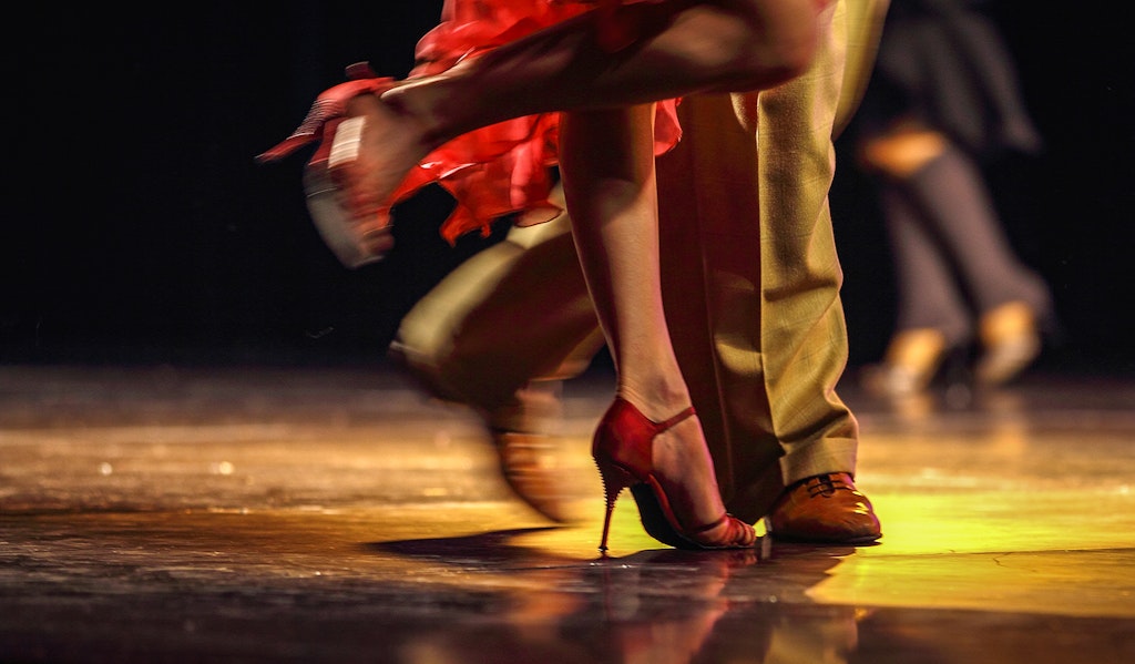Features - Tango dancers