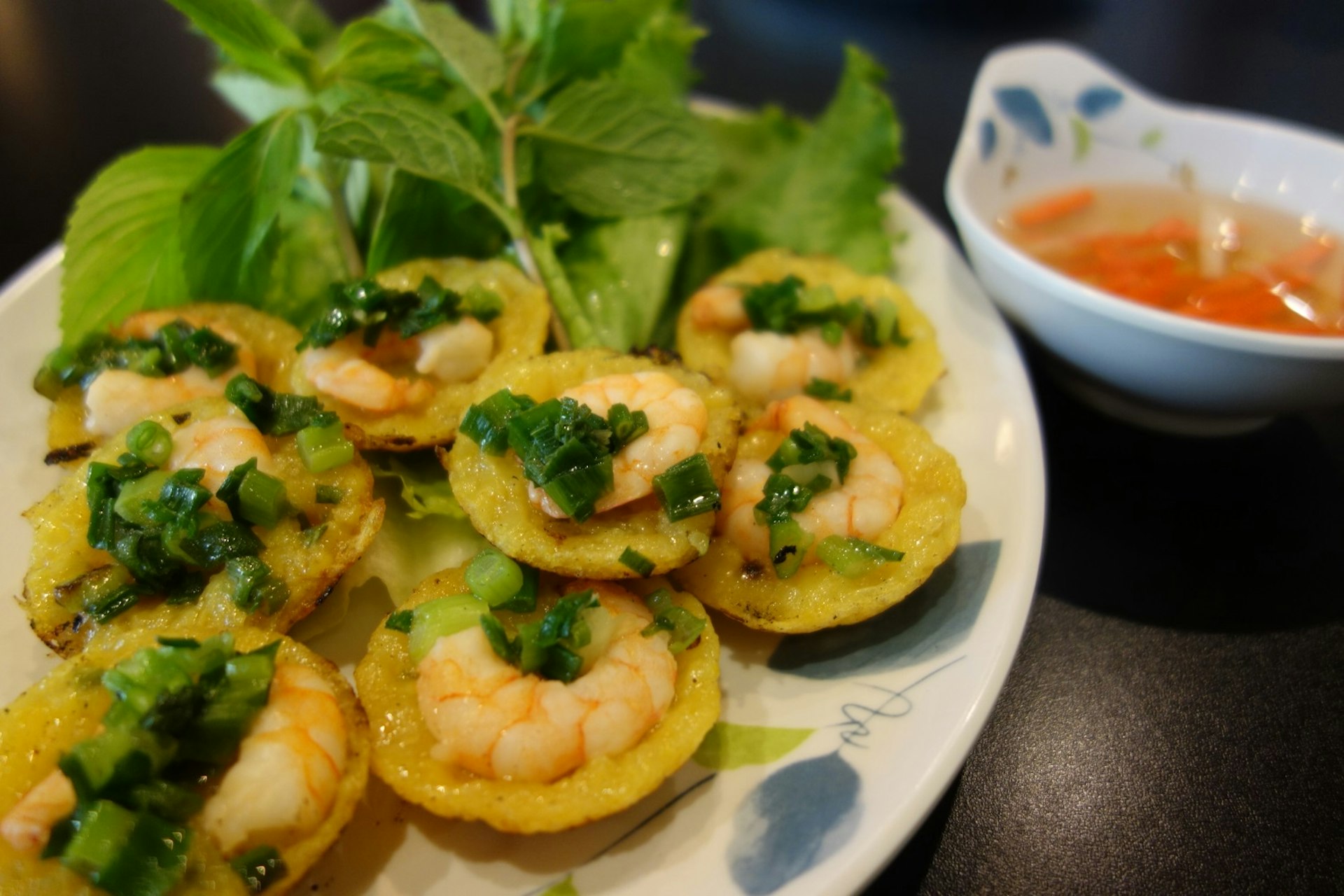 A plat of banh khot