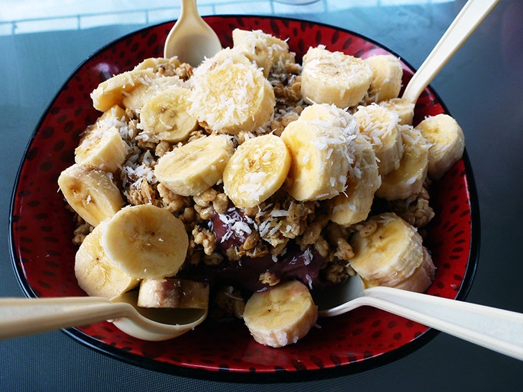 Açaí bowls are a popular. Image by Phil Whitehouse / CC BY 2.0