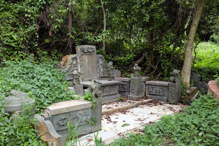 Bukit Brown Cemetery, Singapore. Image by Jnzl's Public Domain Photos CC BY 2.0