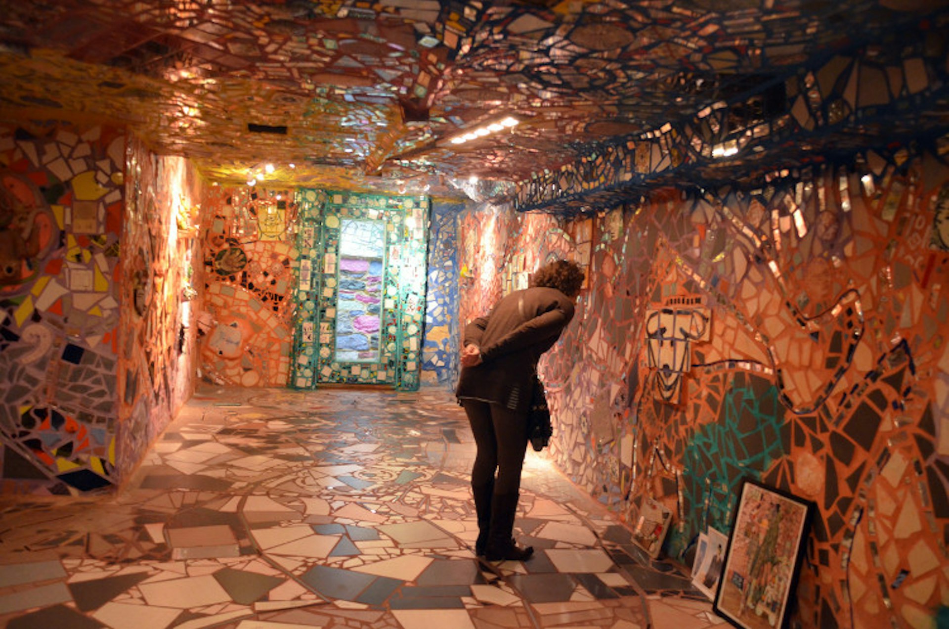 Inside a room of the Magic Gardens. Image by angela n. / CC BY 2.0