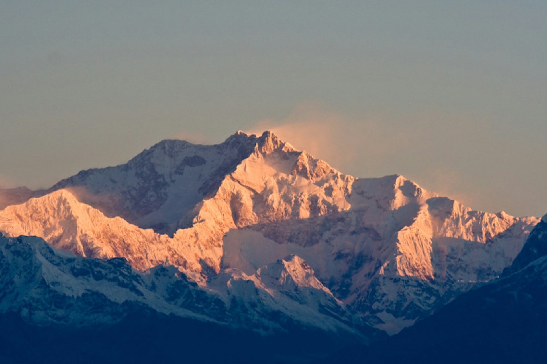 Kangchenjunga at dawn. Image by A.Ostrovsky / CC BY-SA 2.0.