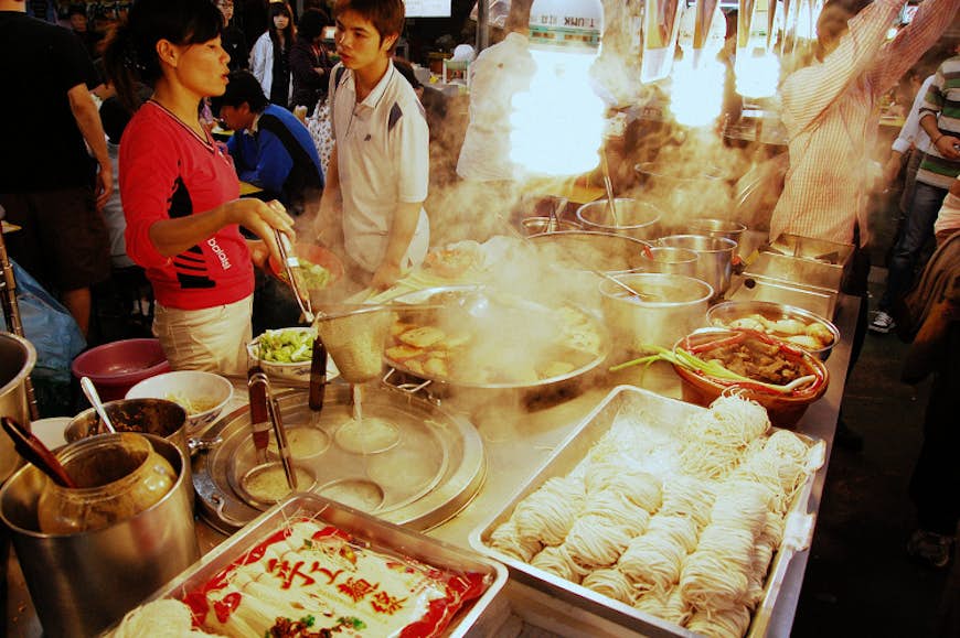 Shilin Night Market, Taipei. Image by LWYang CC BY 2.0