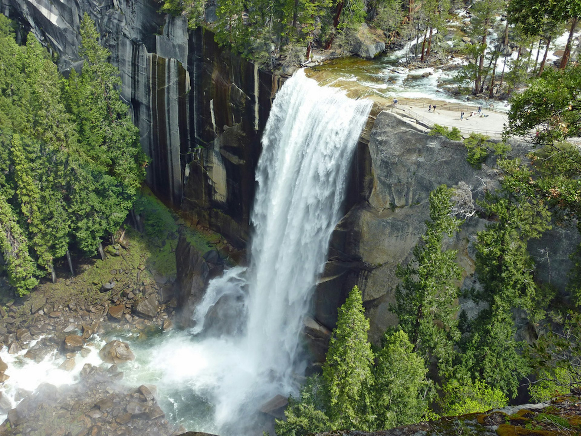 The hike to Vernal Falls takes in some classic Yosemite views. Image by Frank Kovalchek / CC BY 2.0