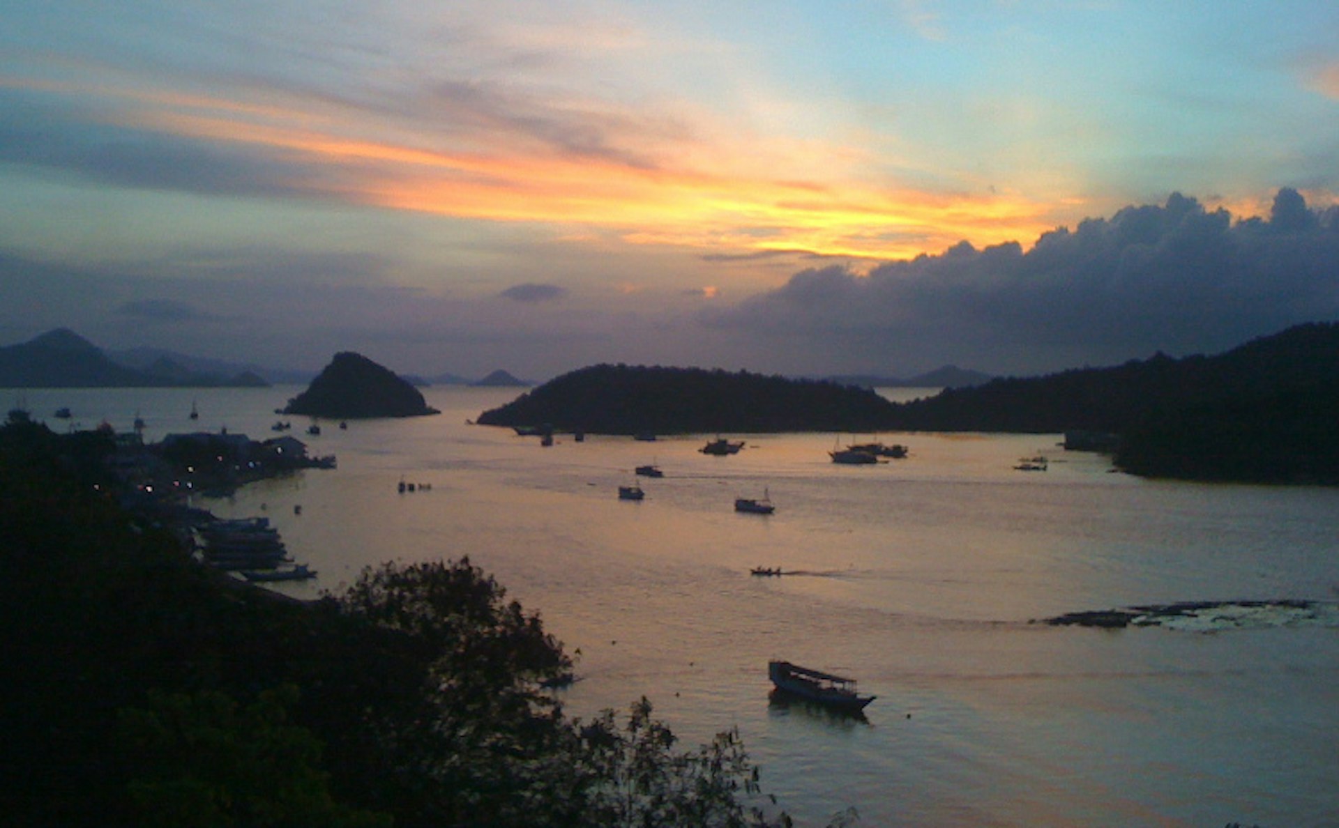 Sunset, Labuanbajo, Flores. Image by David Harris Flickr CC BY 2.0