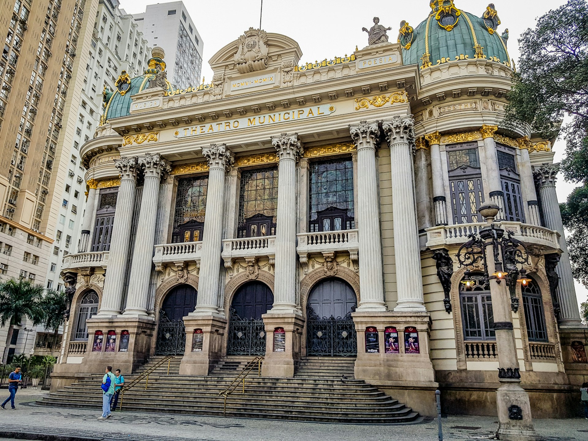 An image of the beaux-arts exterior of Rio's Theatro Municipal © Tom Le Mesurier / Lonely Planet