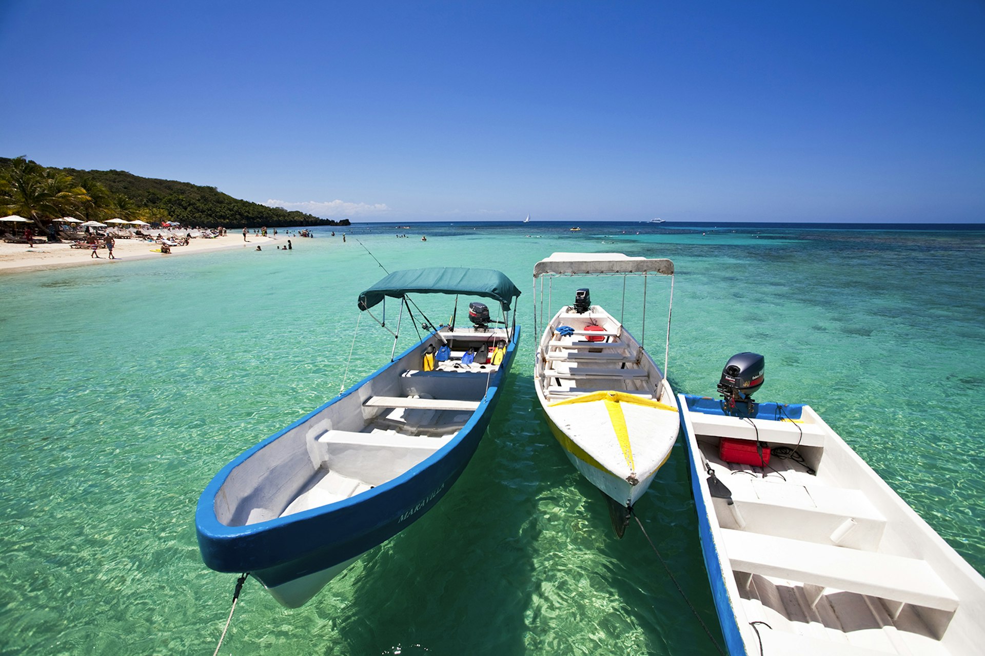 Features - Honduras, Bay Islands, Roatan, West Bay, Boats
