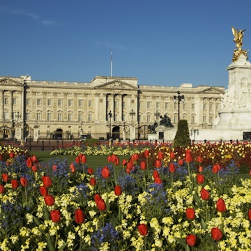 Flowers in front of Buckingham Palace. Image by Charles Bowman / Photolibrary/ Getty