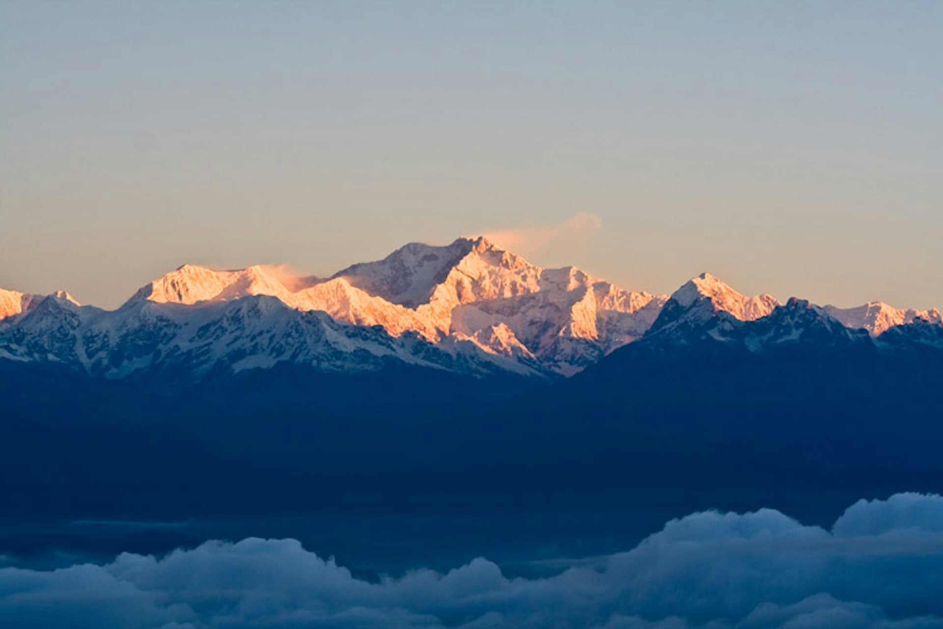 <span class="caption">Sunrise over Khangchendzonga, India. Image by A.Ostrovsky / CC BY-SA.</scan> 